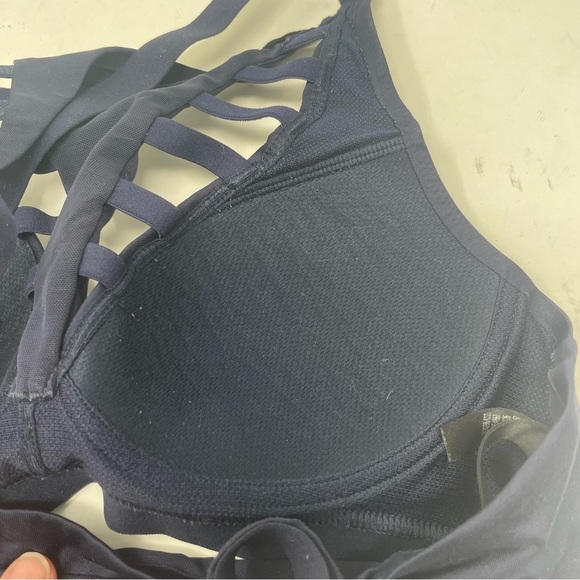 Victoria’s Secret Sports Bra - Black - Size 32B - Picture 3 of 5